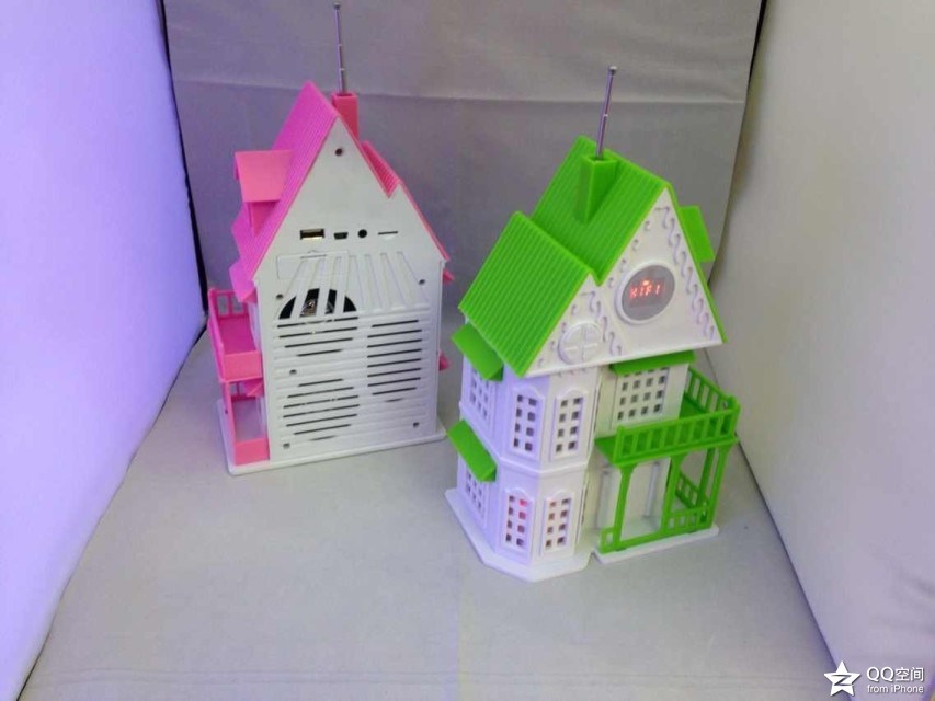 Portable Christmas House Shape Speaker for Mobile Smart Phone for iPad iPhone