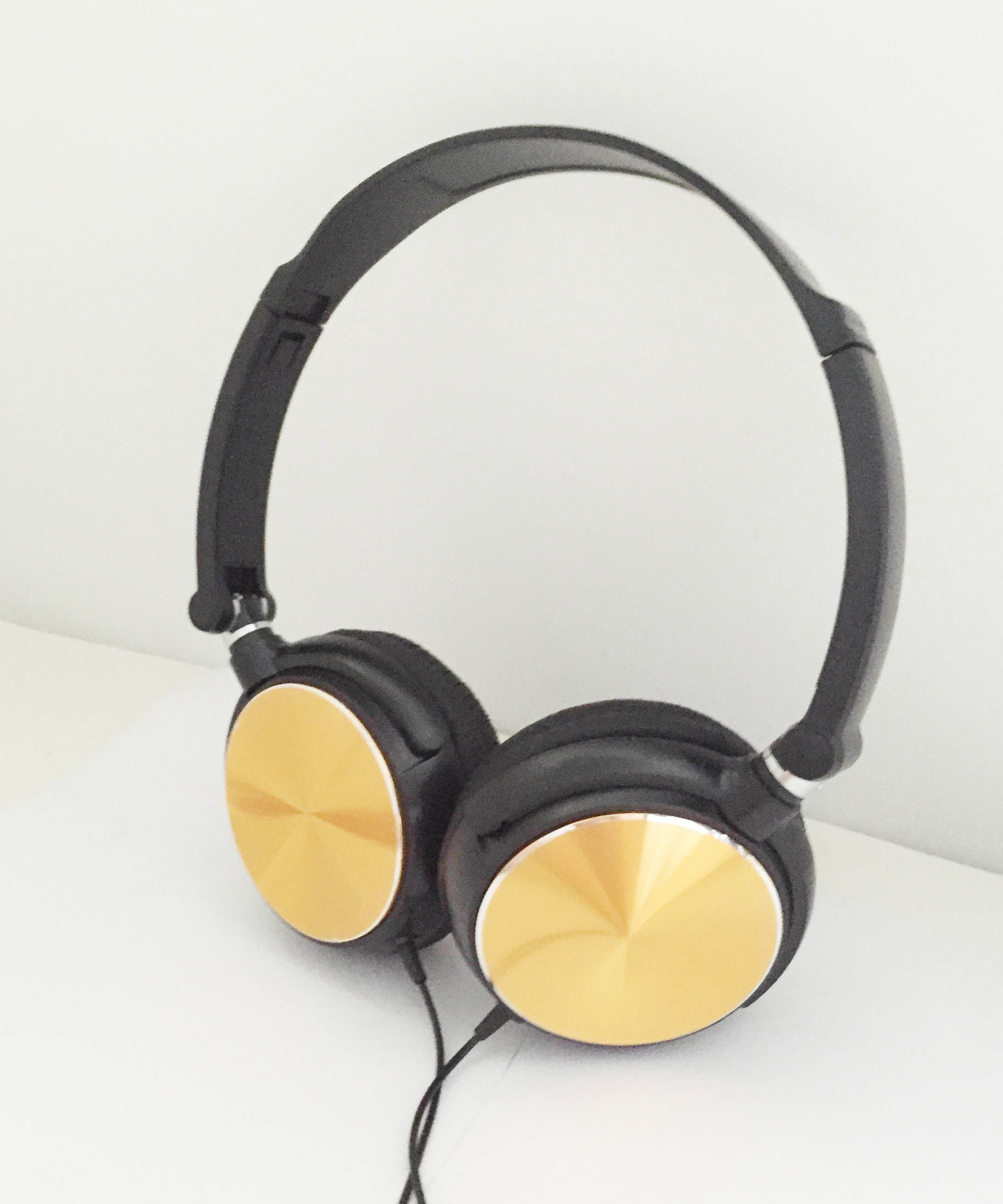 Classical Headphone with Microphone